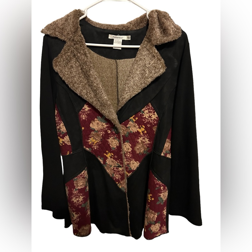 FERATELLI black floral faux fur Jacket
Blazer cardigan size large